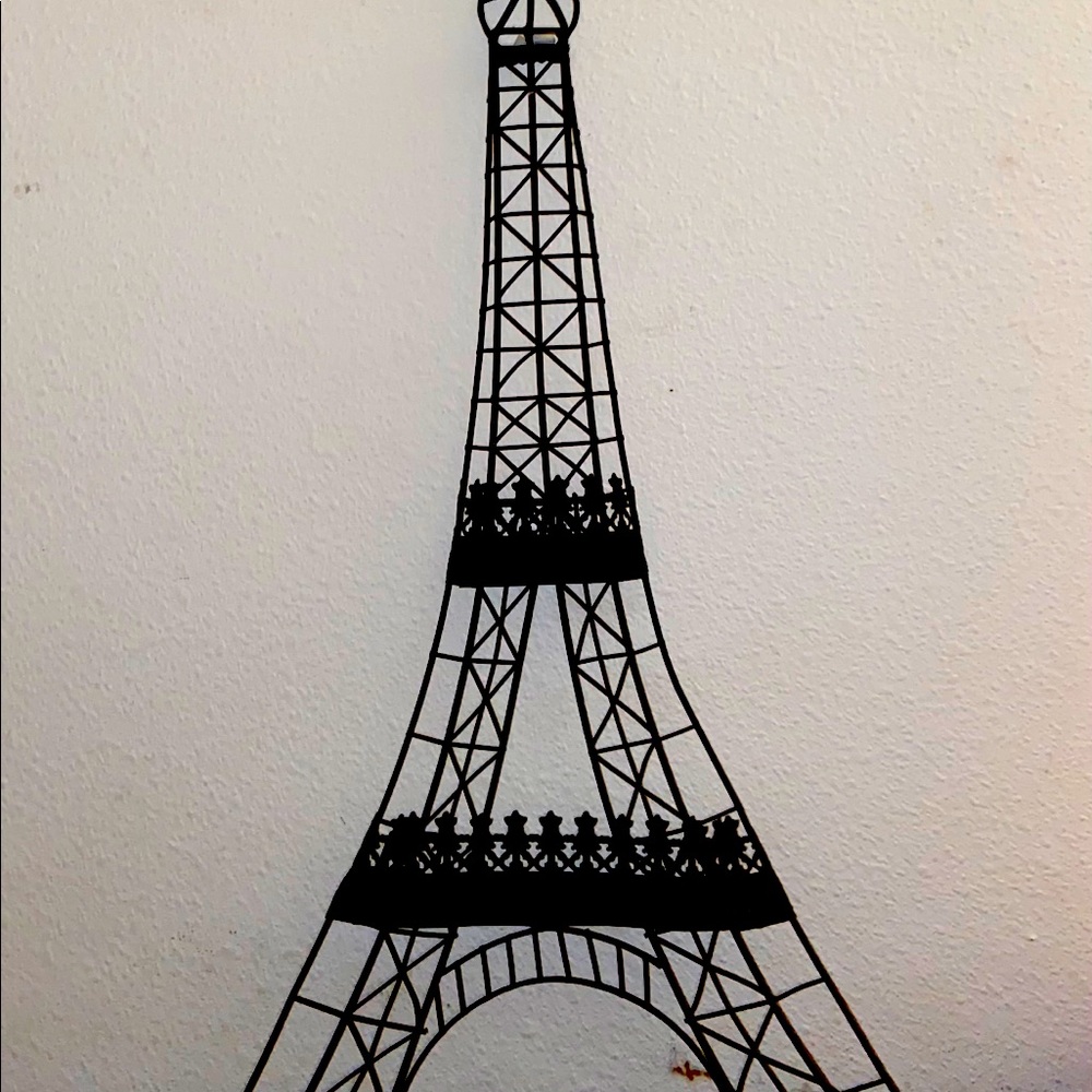 Metal Eiffel tower art piece